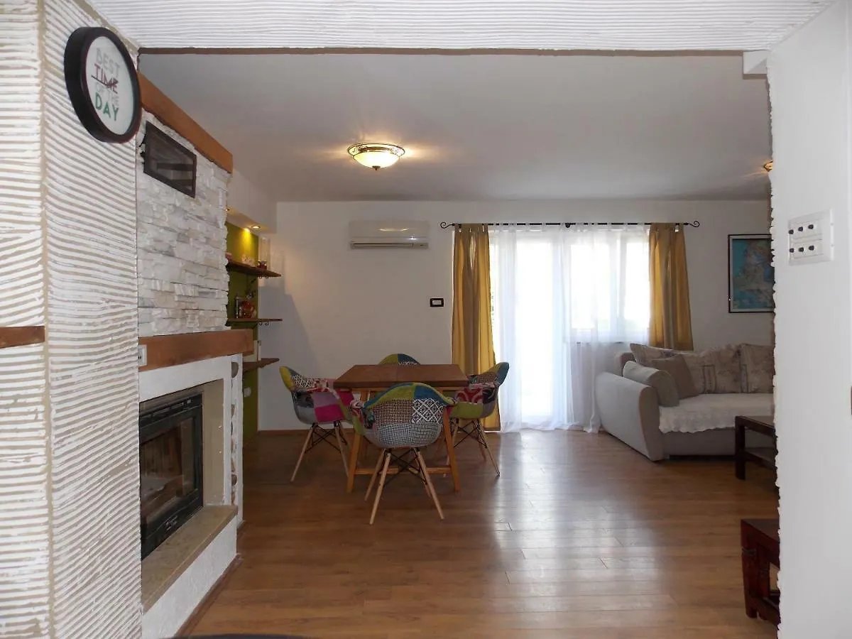 Apartment With Private Pool Njivice